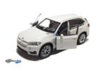 BMW X5 - 2015 - White - 1:34-1:39 - Image 2