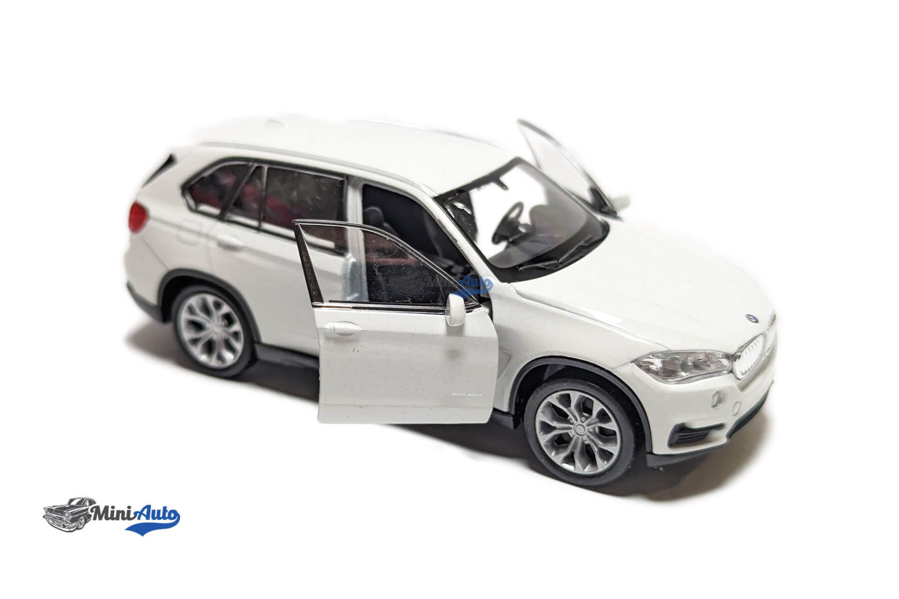 BMW X5 - 2015 - White - 1:34-1:39 - Image 3