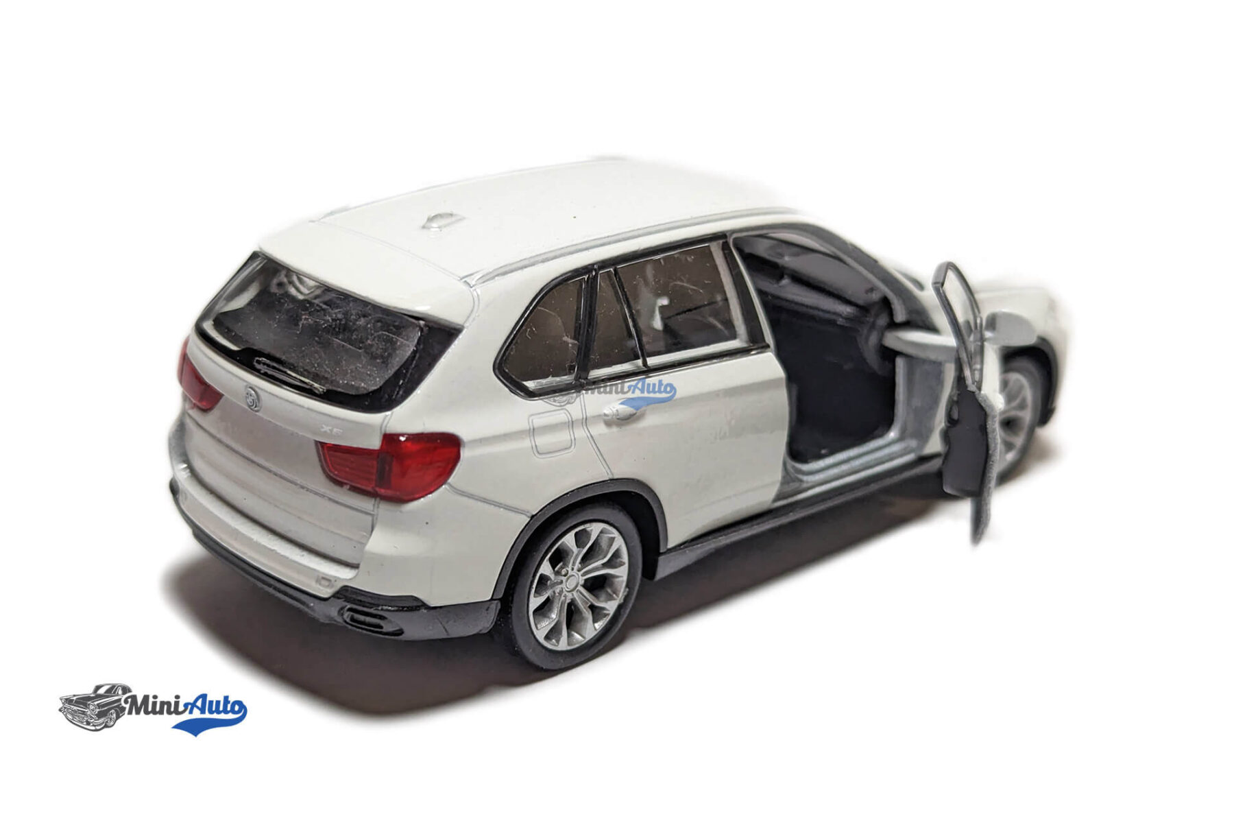 BMW X5 - 2015 - White - 1:34-1:39 - Image 5