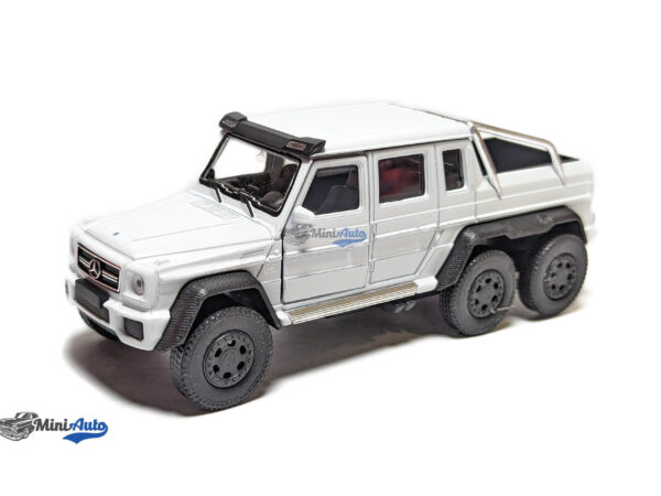 Mercedes Benz G63 AMG 6X6 - 2007 - White - 1:34-1:39