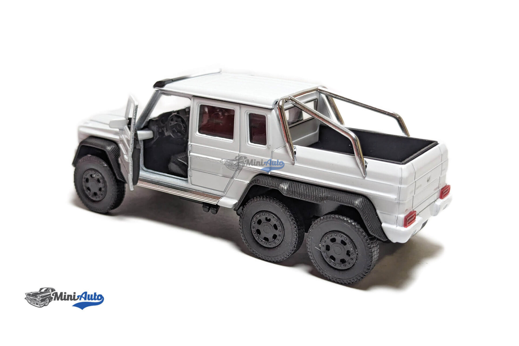 Mercedes Benz G63 AMG 6X6 - 2007 - White - 1:34-1:39 - Image 5