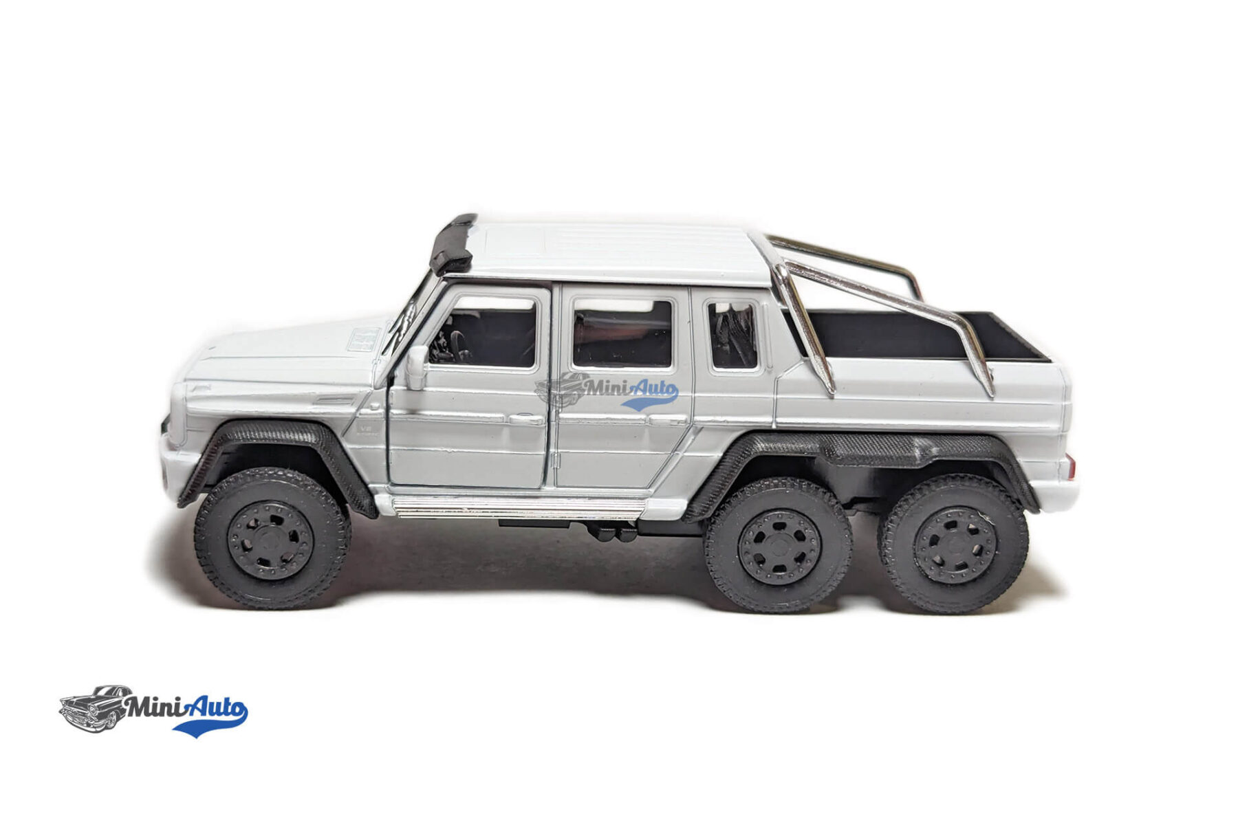 Mercedes Benz G63 AMG 6X6 - 2007 - White - 1:34-1:39 - Image 11