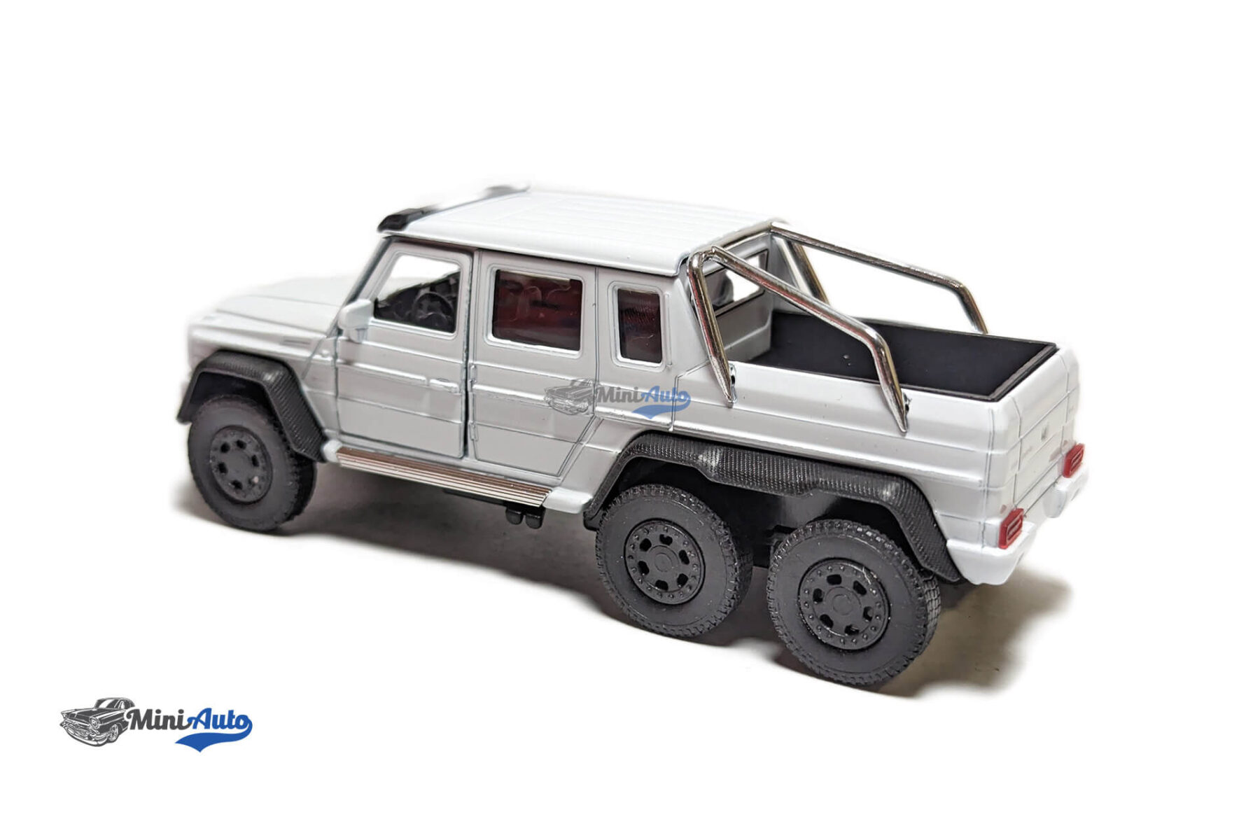Mercedes Benz G63 AMG 6X6 - 2007 - White - 1:34-1:39 - Image 8