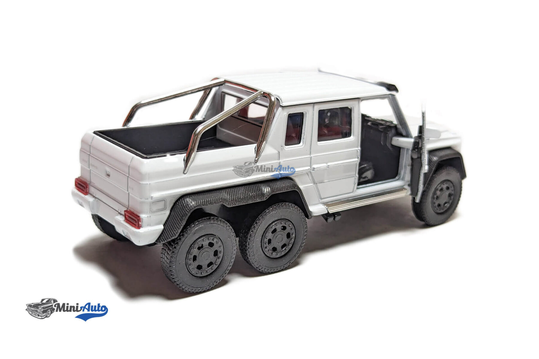 Mercedes Benz G63 AMG 6X6 - 2007 - White - 1:34-1:39 - Image 4