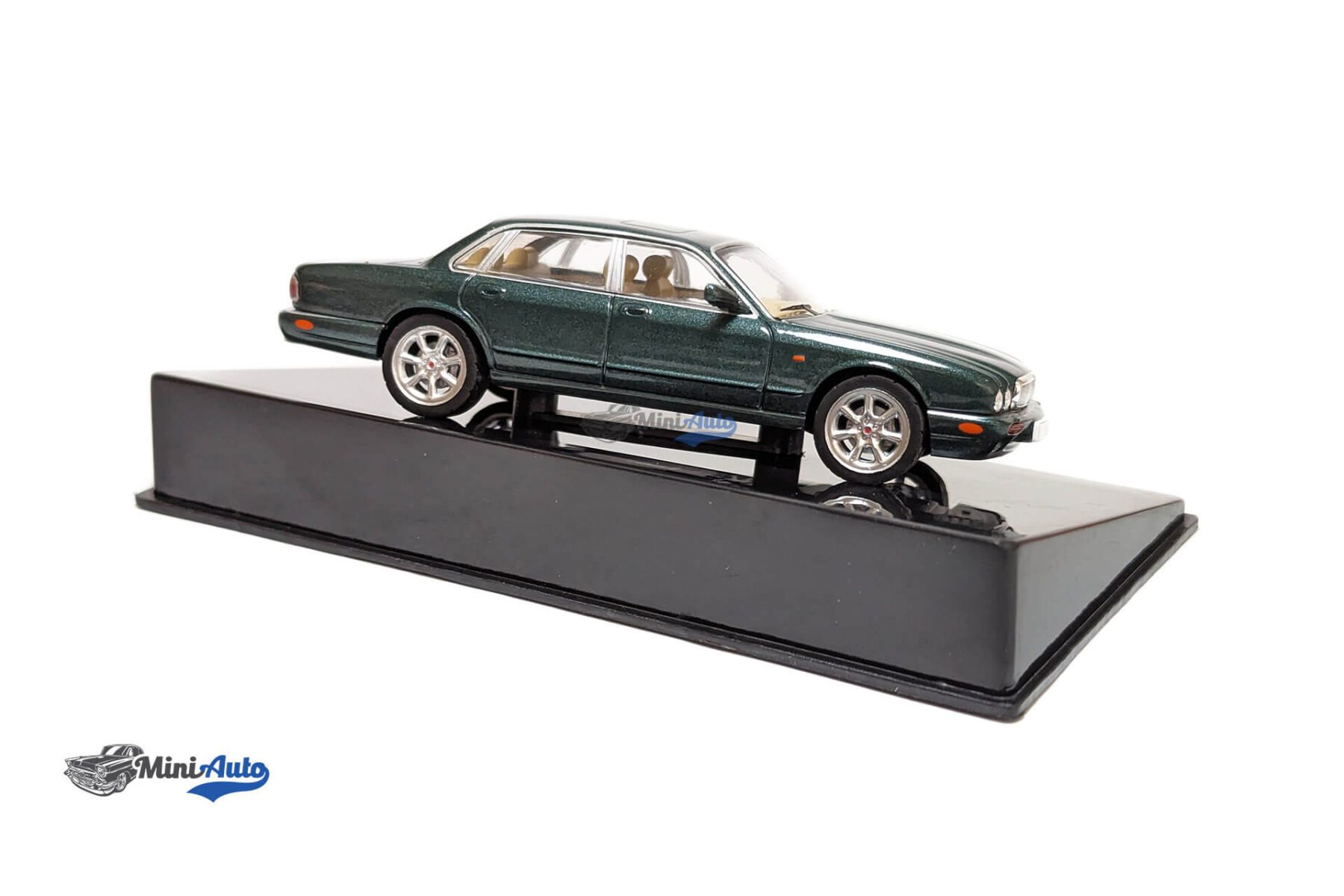 Jaguar XJ8 (X 308) RHD - 1998 - Green - Image 5