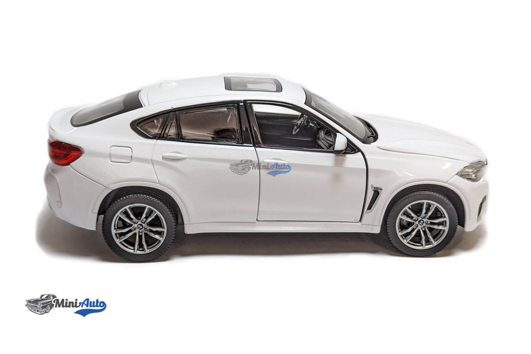 BMW X6M - 2016 - White - Image 11