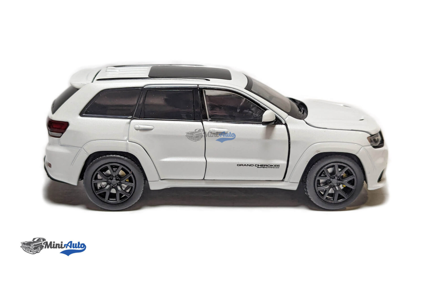 Jeep Grand Cherokee – 2016 – White - Image 11