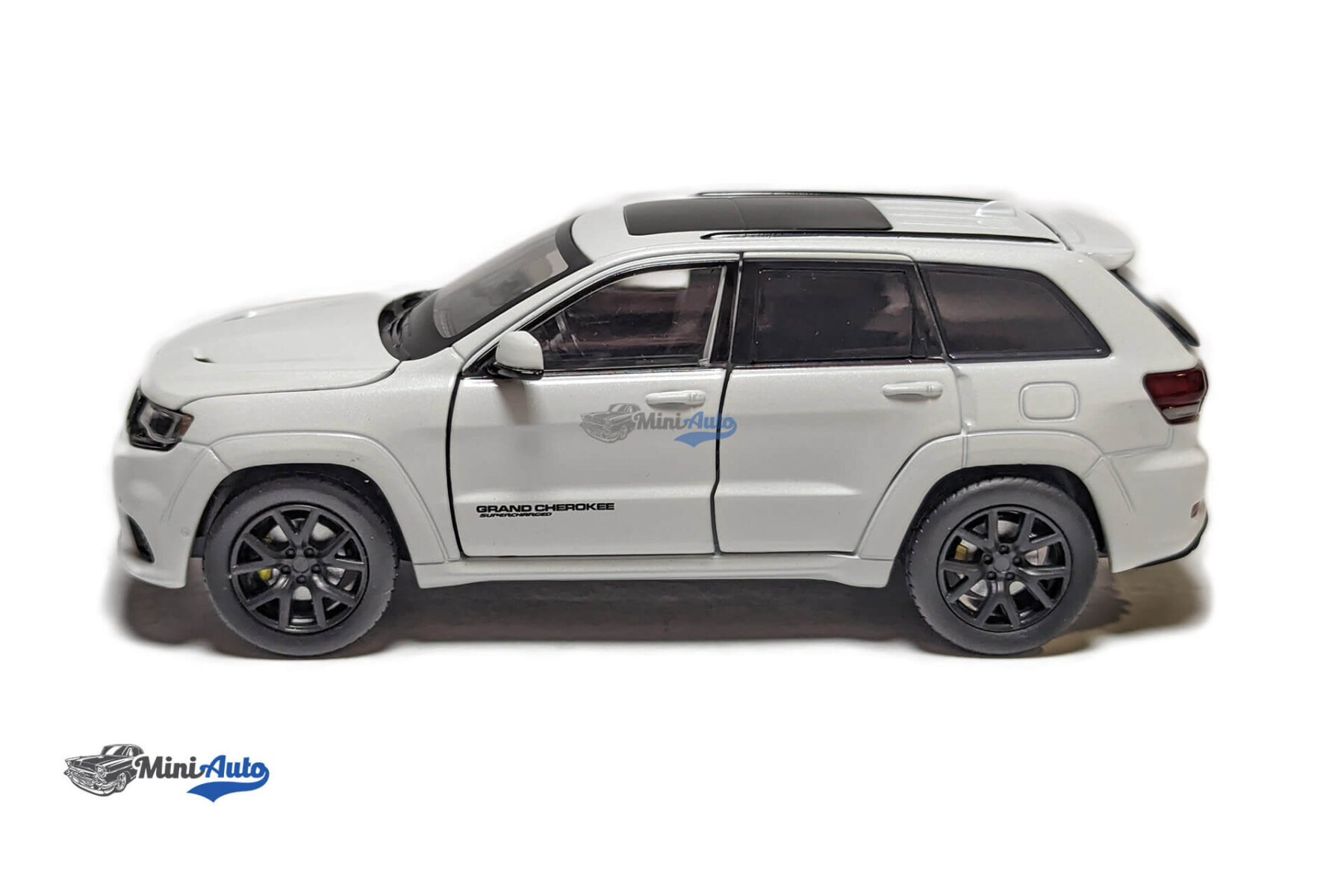 Jeep Grand Cherokee – 2016 – White - Image 10