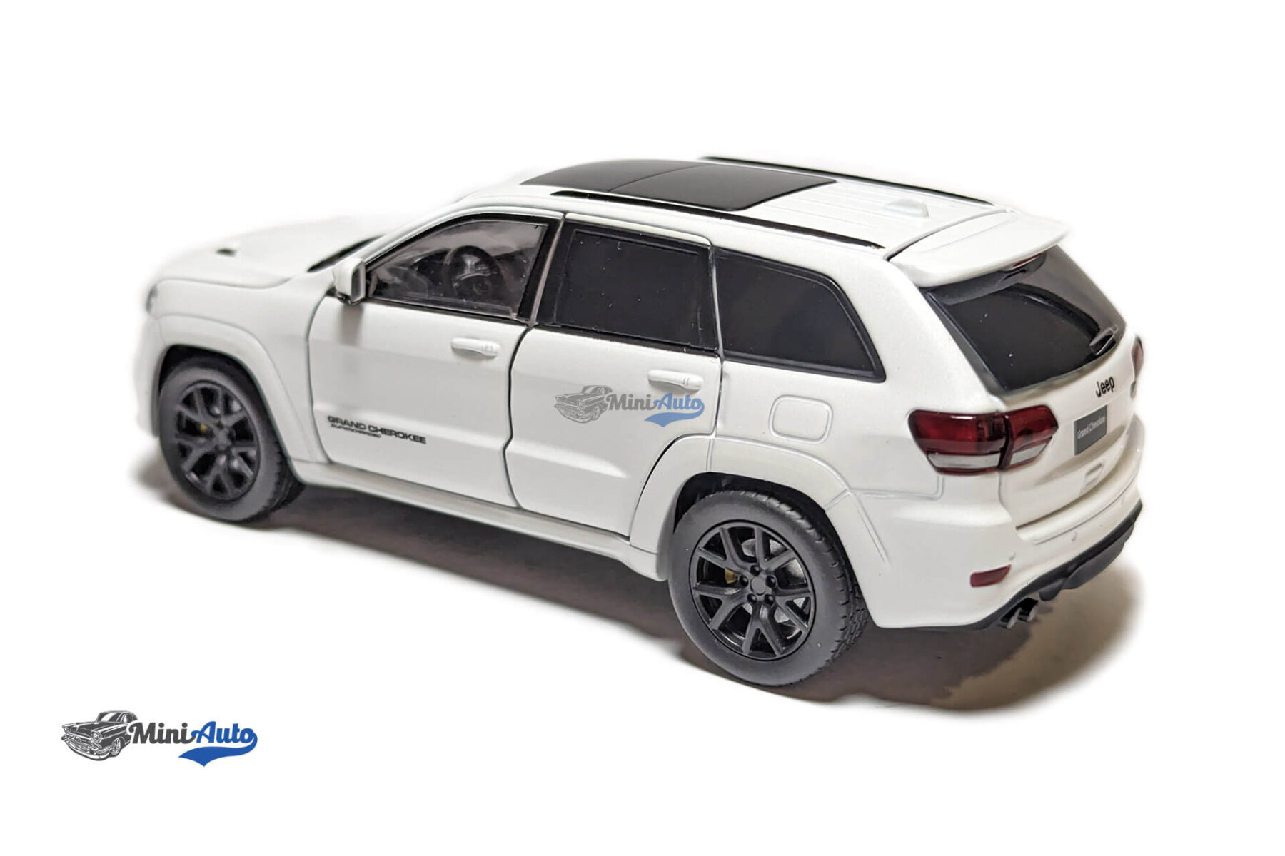 Jeep Grand Cherokee – 2016 – White - Image 9