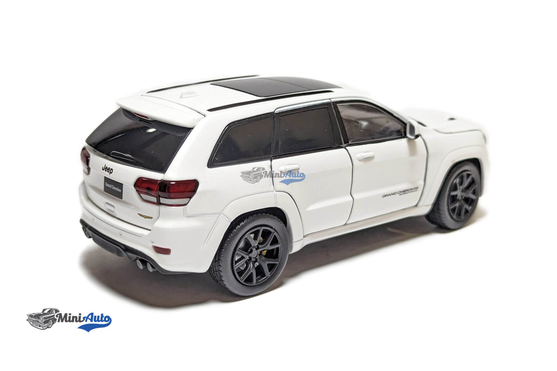 Jeep Grand Cherokee – 2016 – White - Image 8