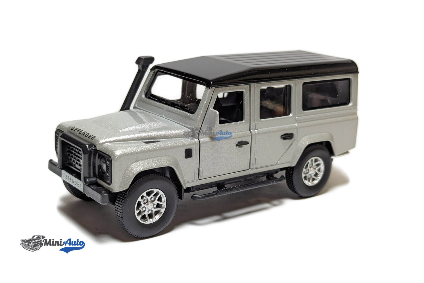 Land Rover Defender 110 - 2012 - Silver - 1/36 - Image 6