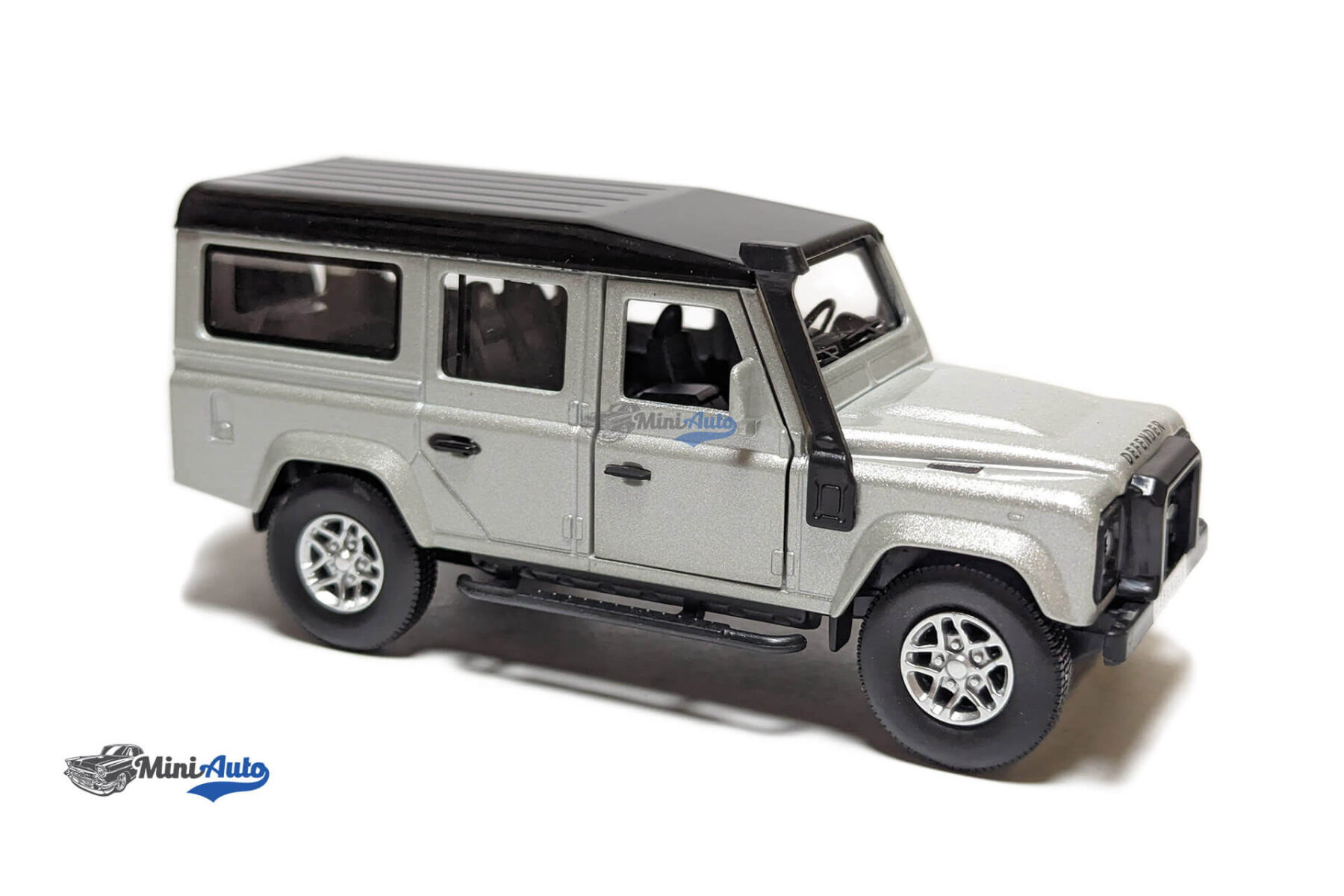 Land Rover Defender 110 - 2012 - Silver - 1/36 - Image 7
