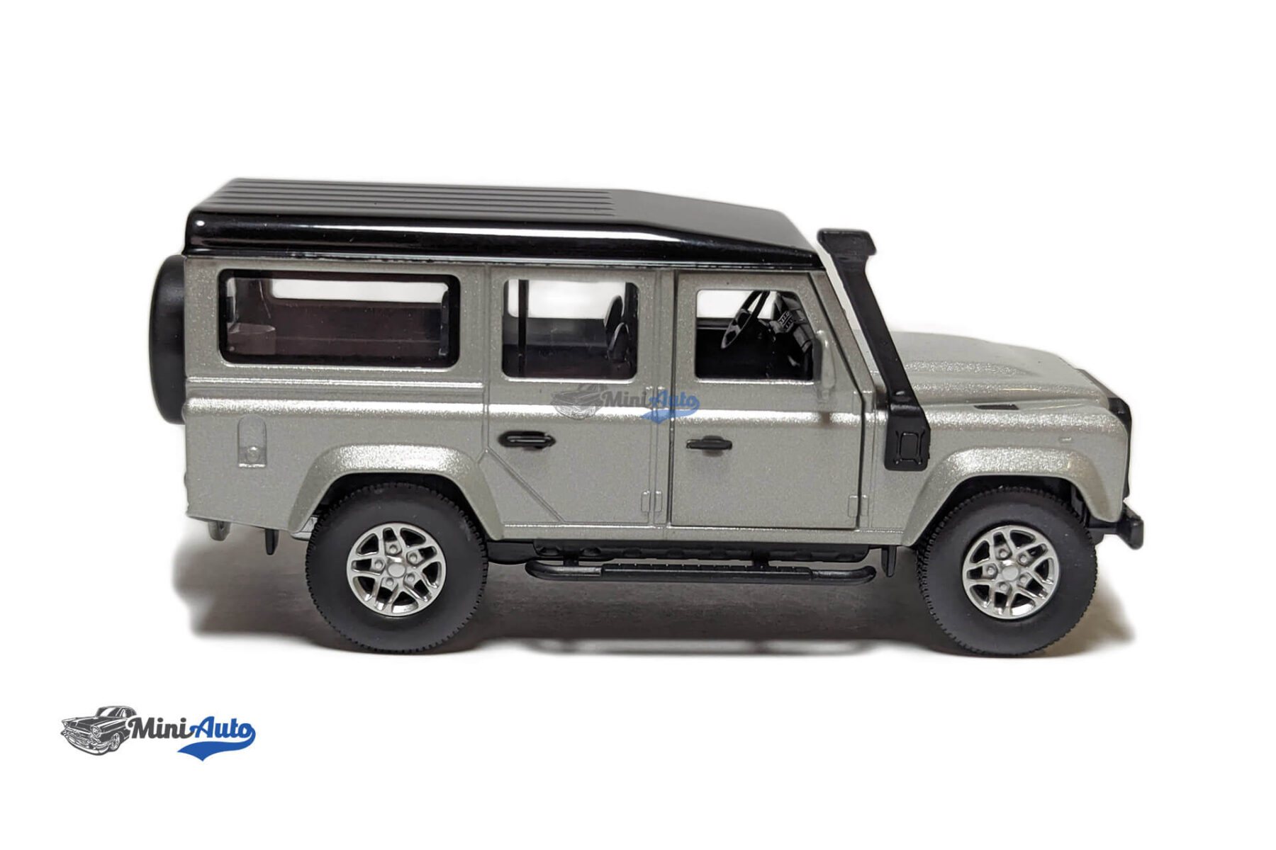 Land Rover Defender 110 - 2012 - Silver - 1/36 - Image 11
