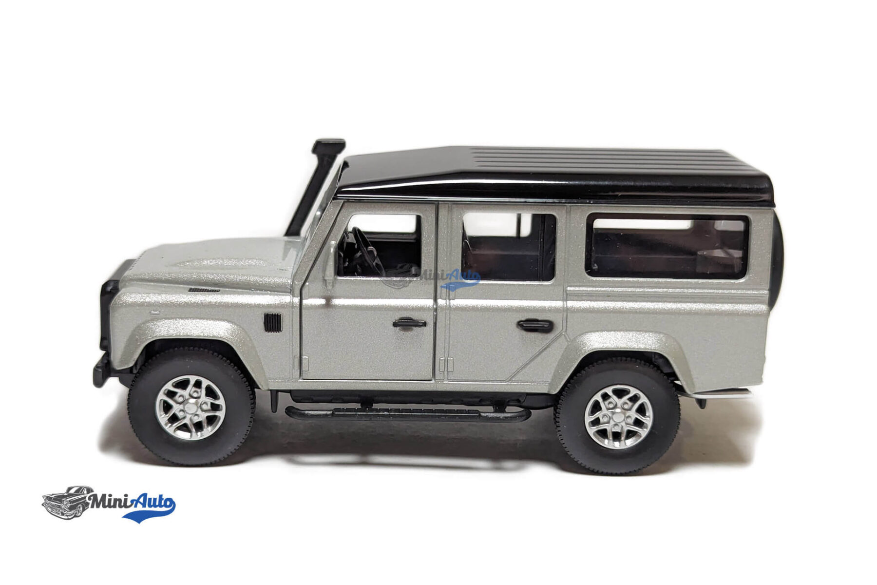 Land Rover Defender 110 - 2012 - Silver - 1/36 - Image 10