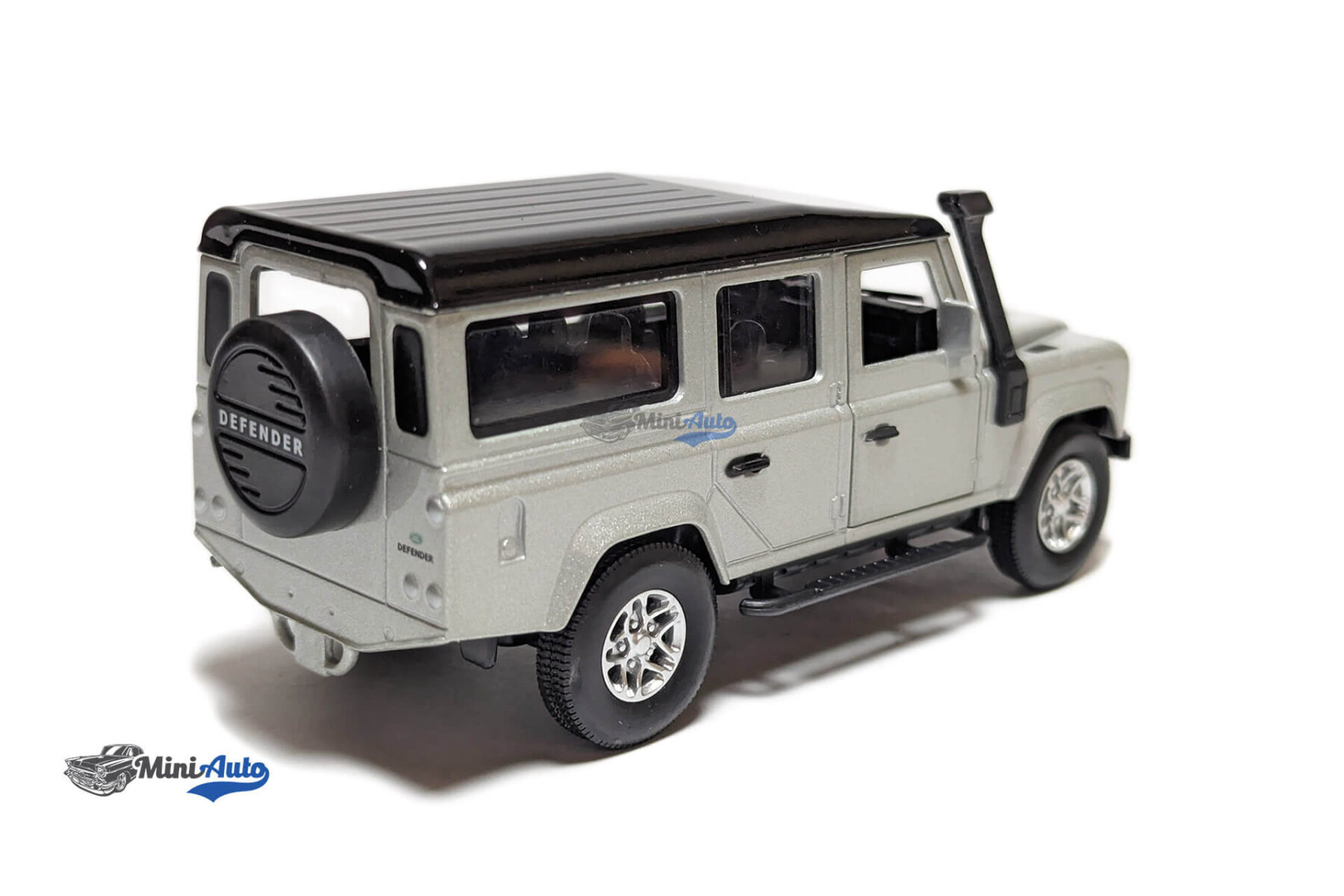 Land Rover Defender 110 - 2012 - Silver - 1/36 - Image 8