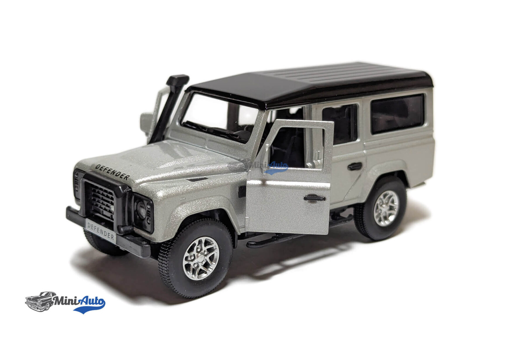 Land Rover Defender 110 - 2012 - Silver - 1/36 - Image 2