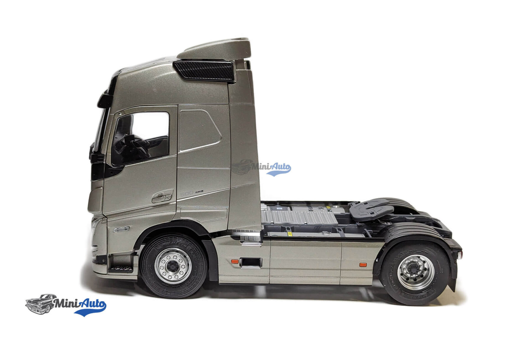 Volvo FH Globetrotter Xl - 2021 - Light Grey - Image 2