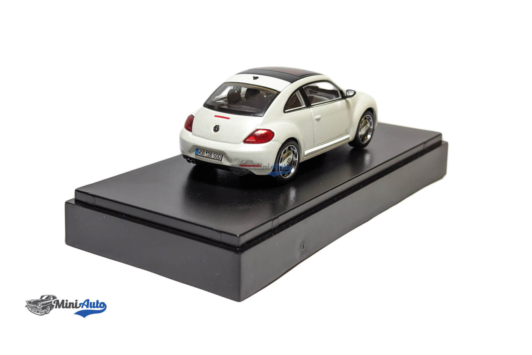 Volkswagen New Beetle 2012 - White - Image 4