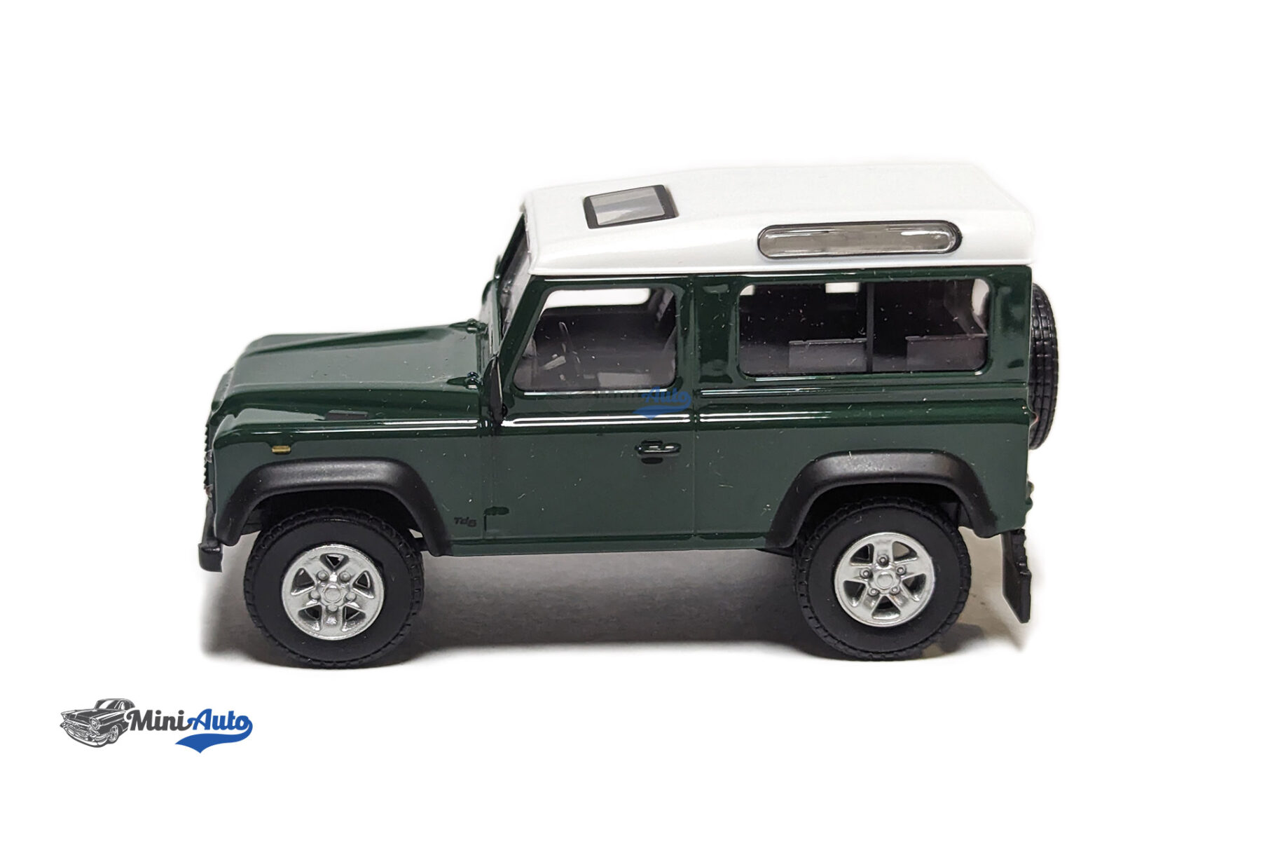 Land Rover Defender Short Base - Green - Image 2