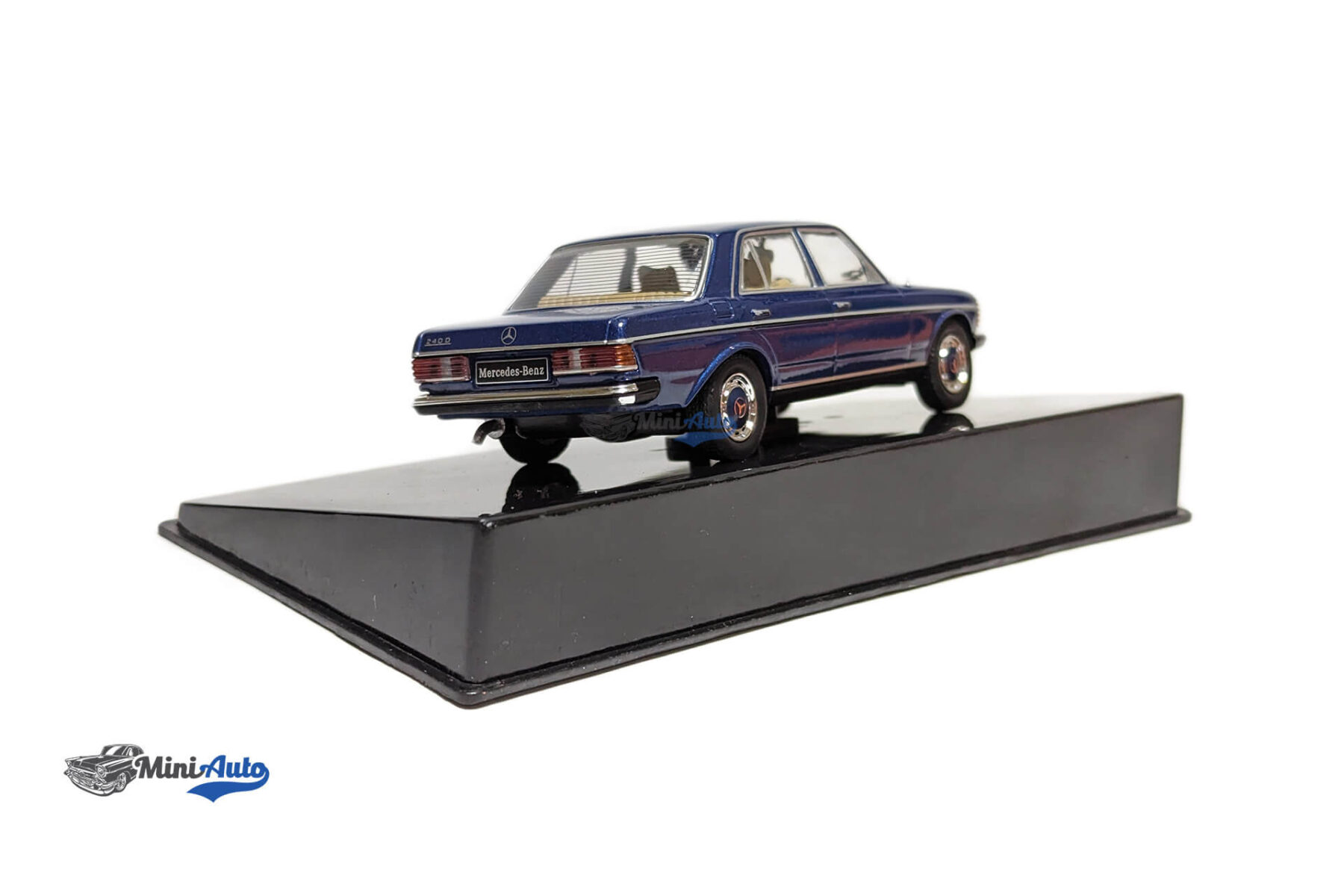 Mercedes 240 D (W123) - 1976 - Blue - Image 4