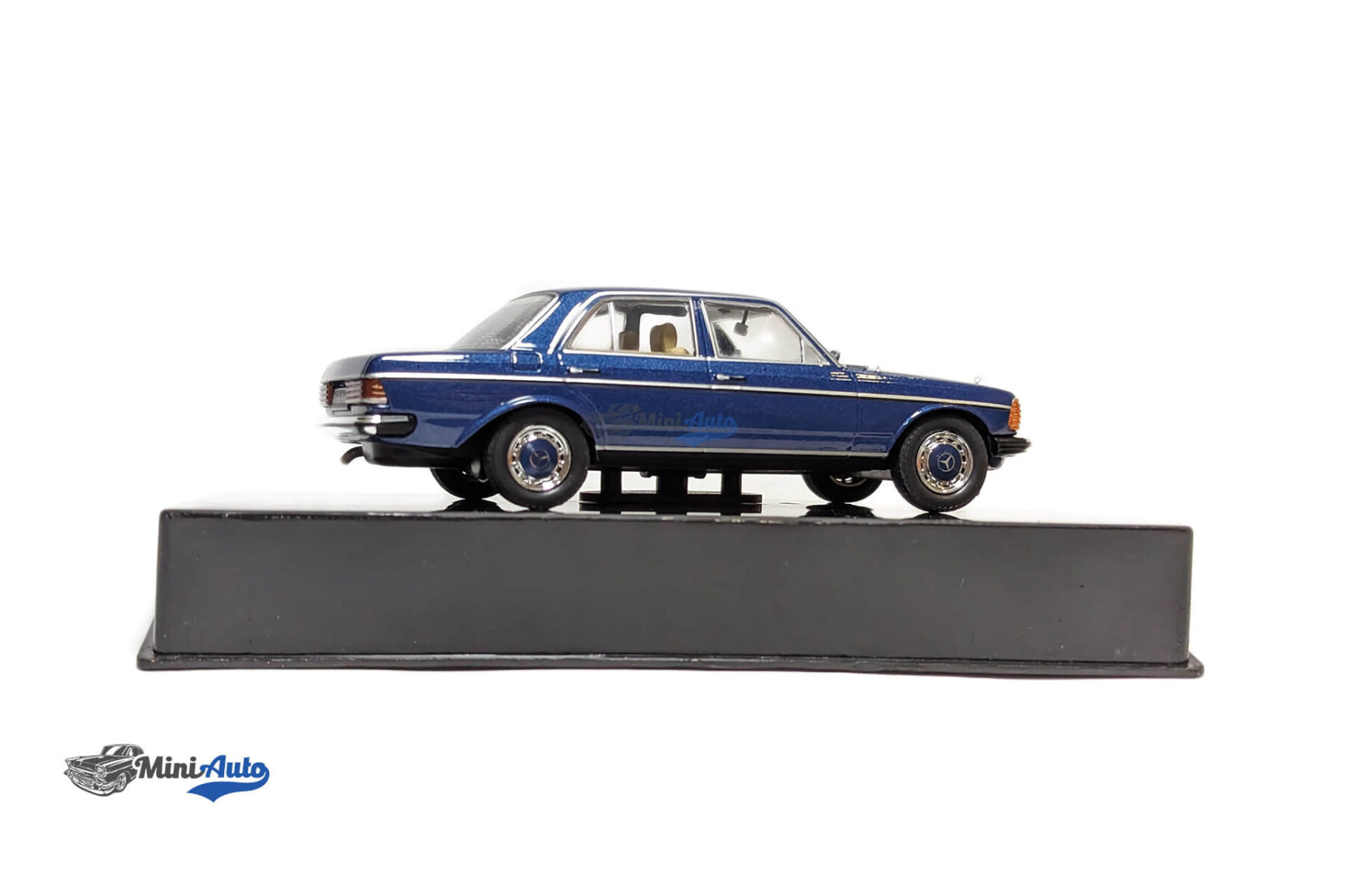 Mercedes 240 D (W123) - 1976 - Blue - Image 2