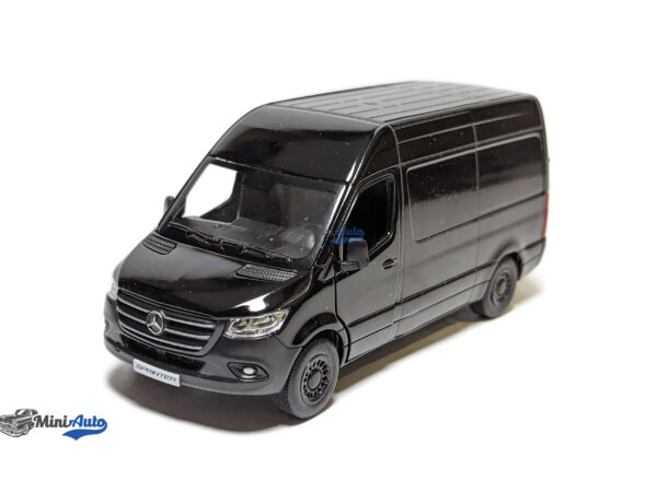 Mercedes Benz Sprinter in window box - 2020 - Black