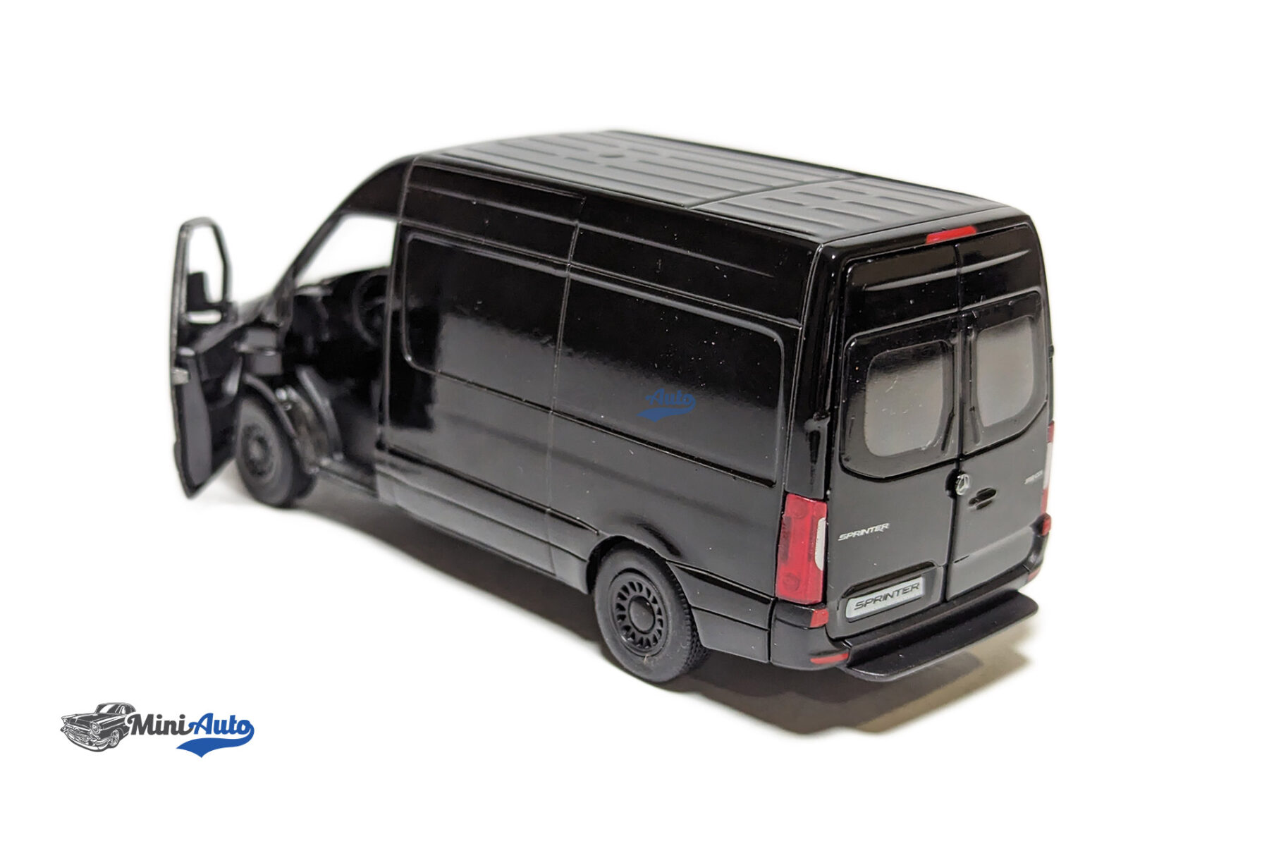 Mercedes Benz Sprinter in window box - 2020 - Black - Image 4