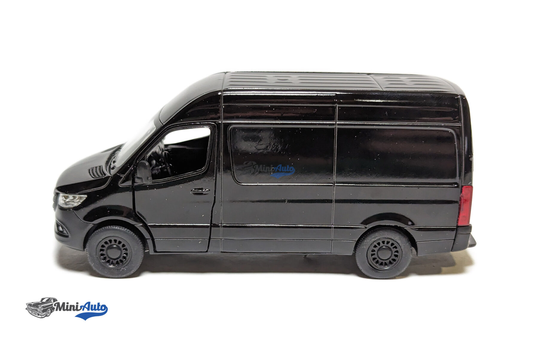 Mercedes Benz Sprinter in window box - 2020 - Black - Image 10