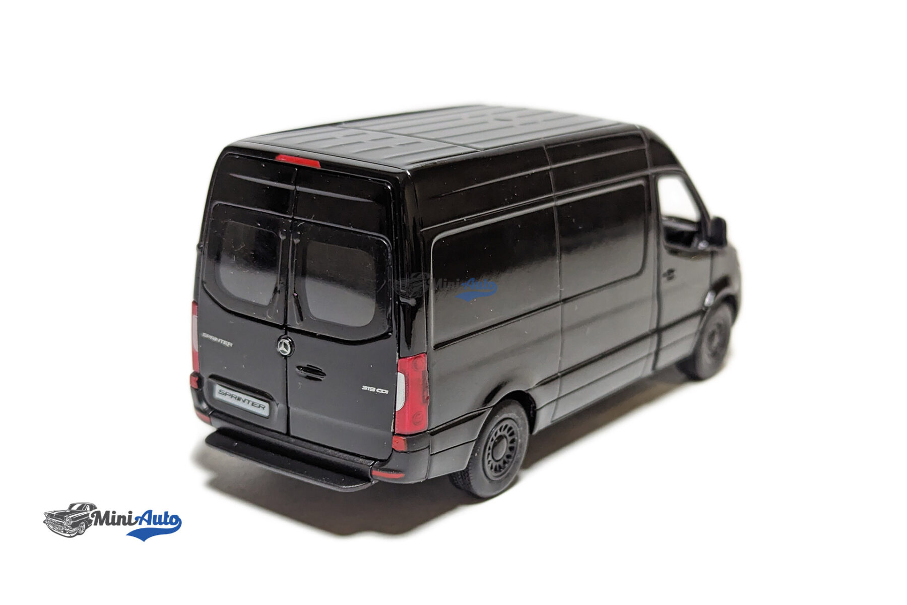 Mercedes Benz Sprinter in window box - 2020 - Black - Image 9