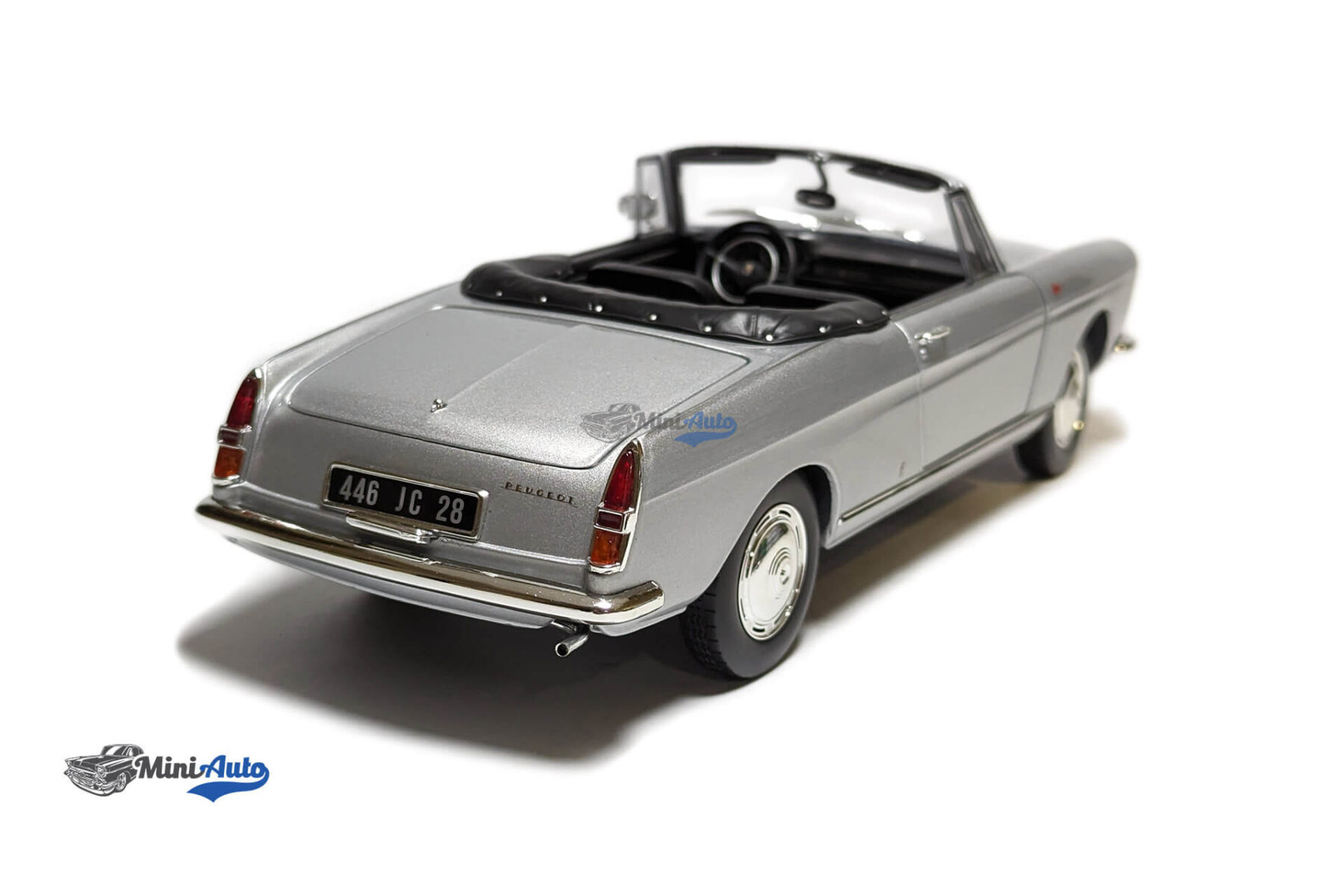 Peugeot 404 Cabriolet 1967 - Silver - Image 7