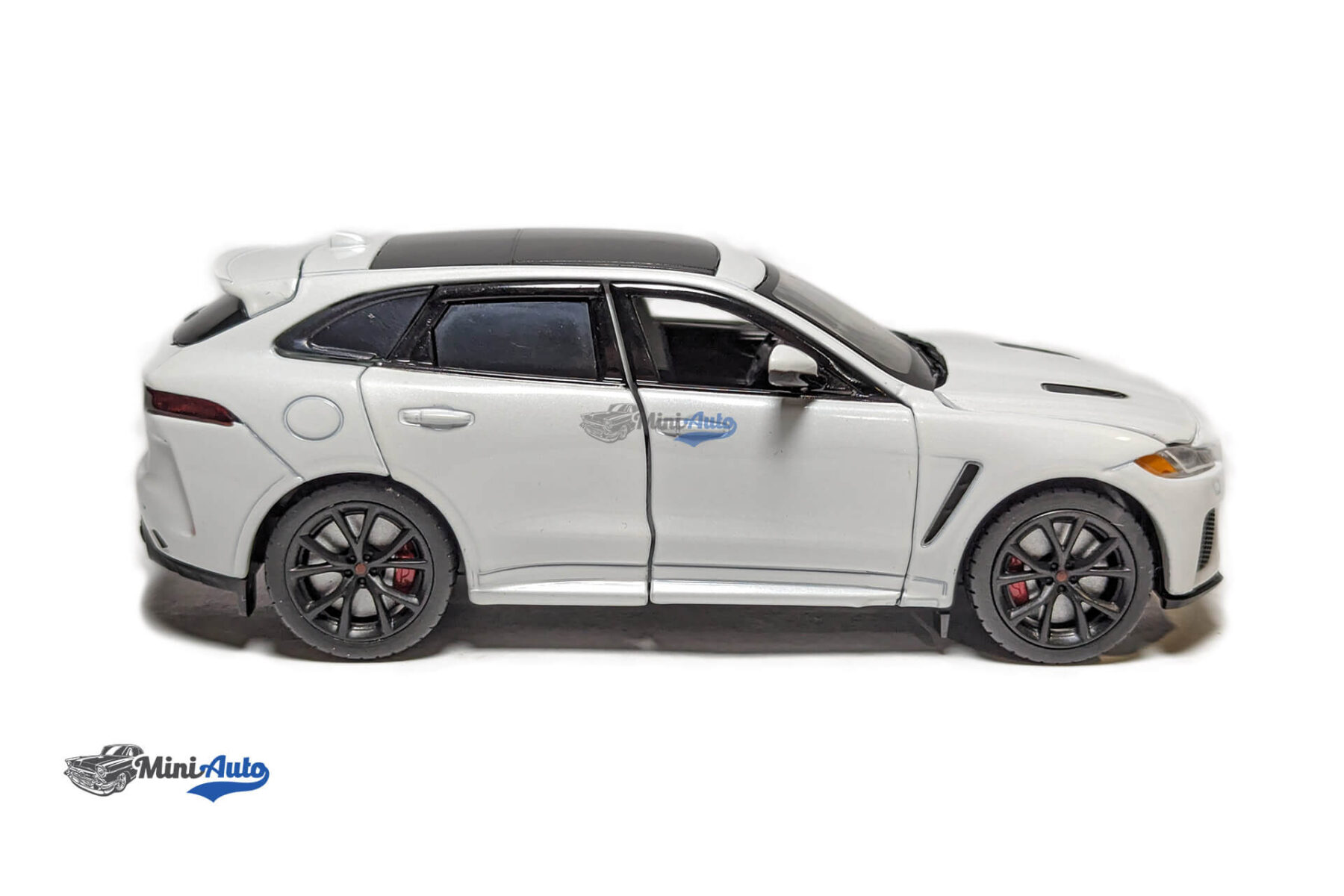 Jaguar F-Pace - 2018 - White - Image 11