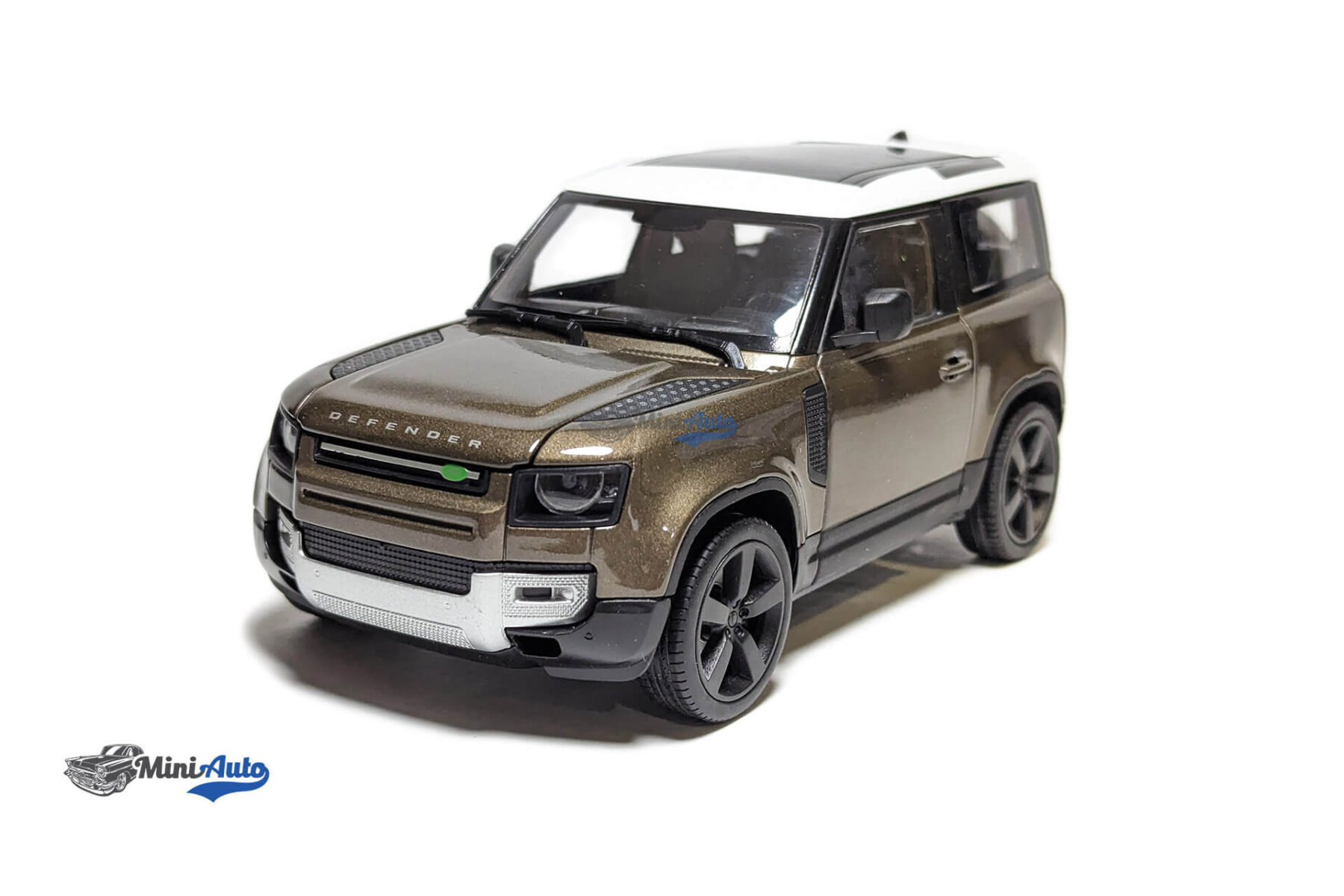 Land Rover Defender - 2020 - Brown - Image 4