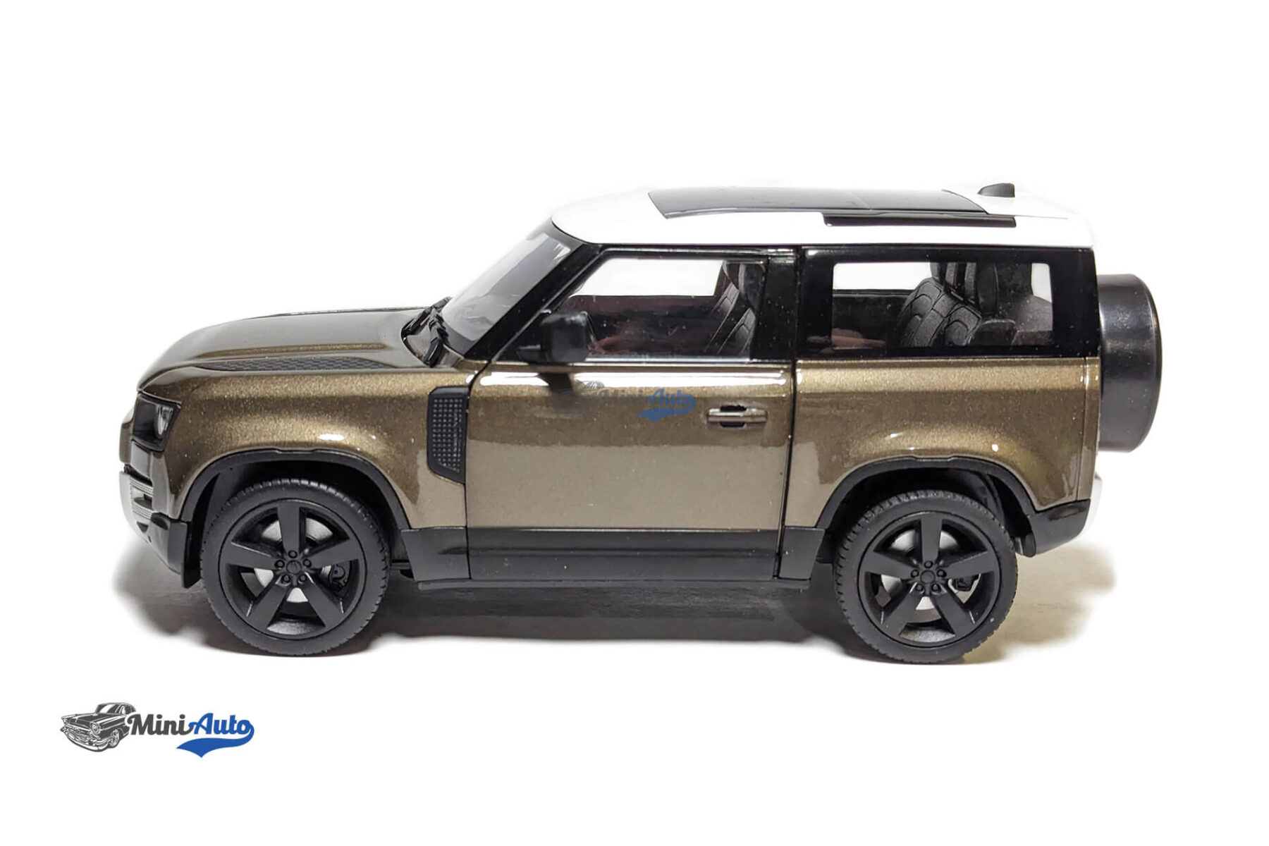 Land Rover Defender - 2020 - Brown - Image 5
