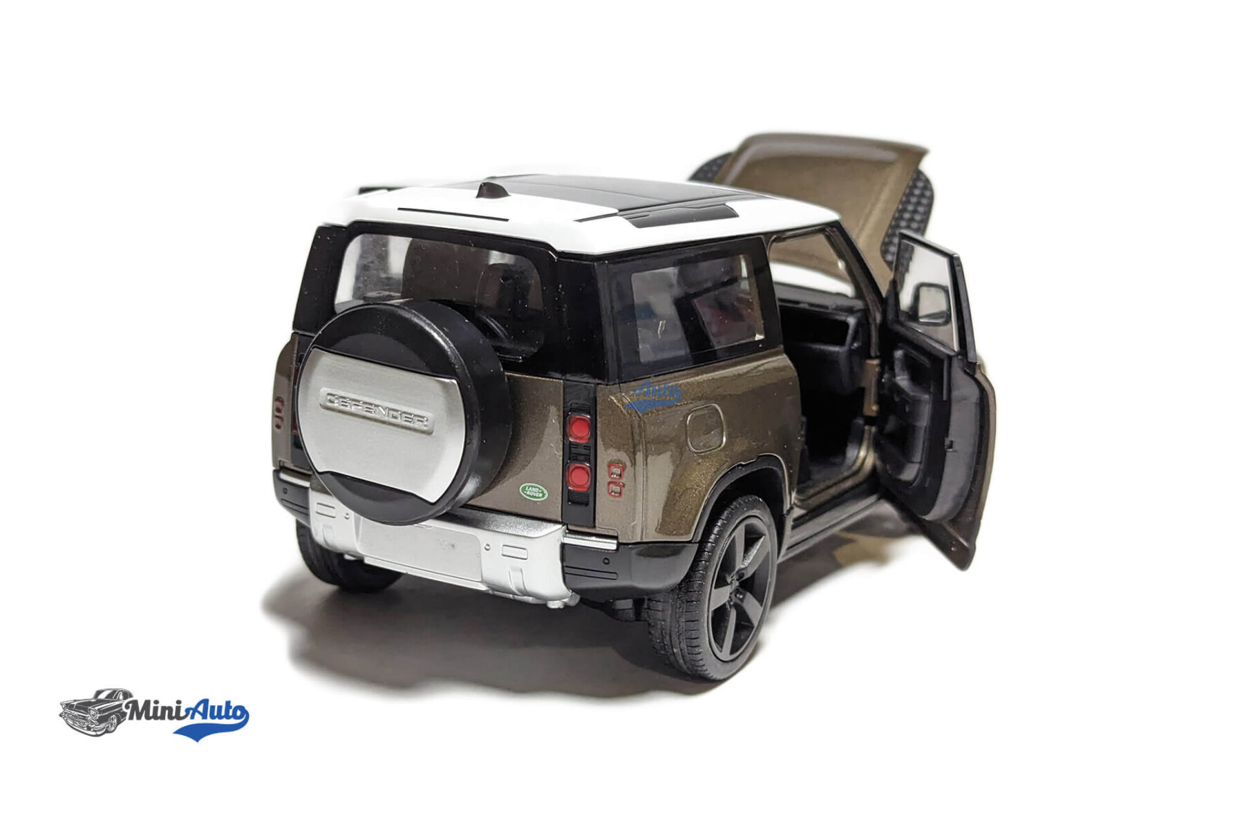 Land Rover Defender - 2020 - Brown - Image 3