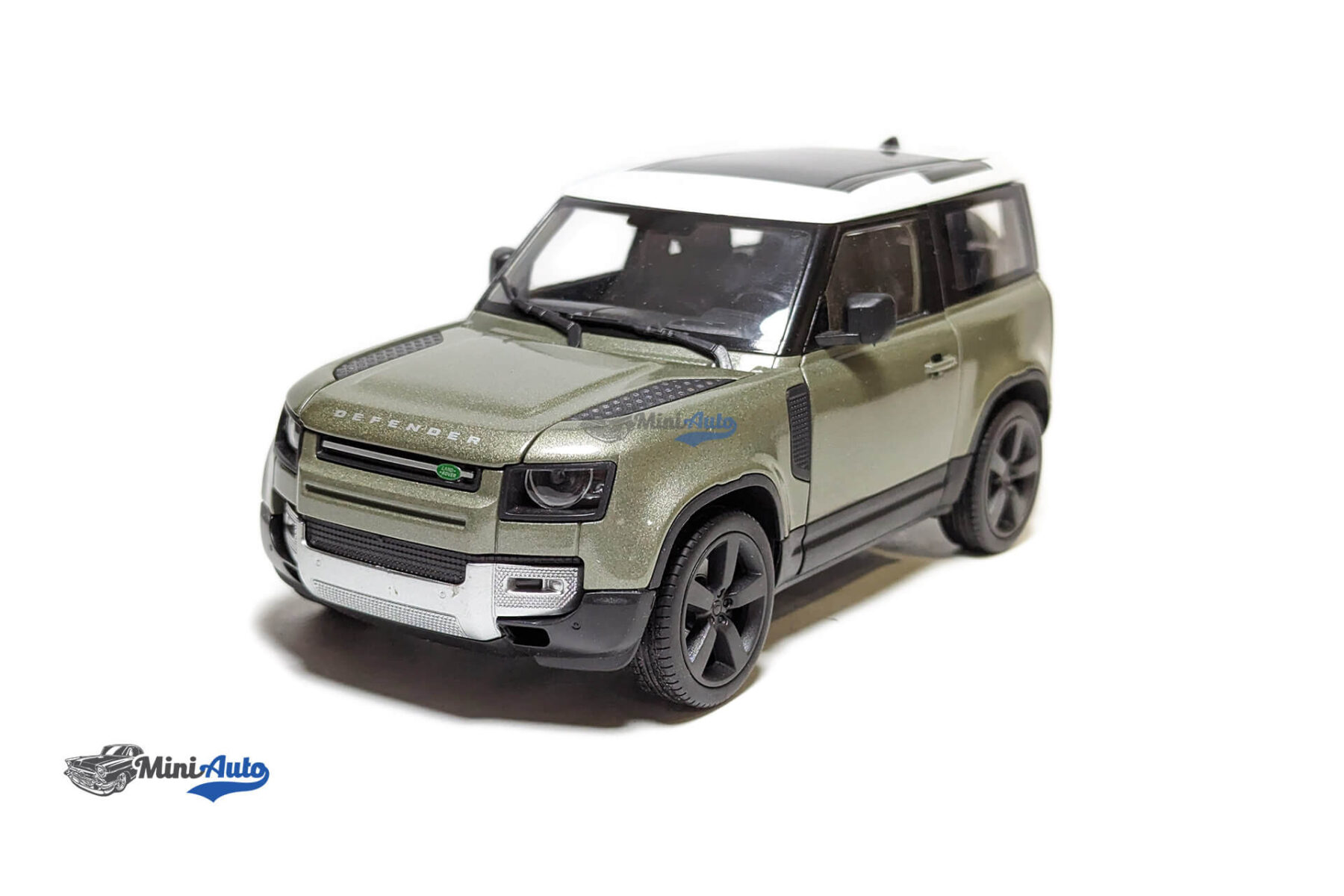 Land Rover Defender - 2020 - Light Green - Image 4