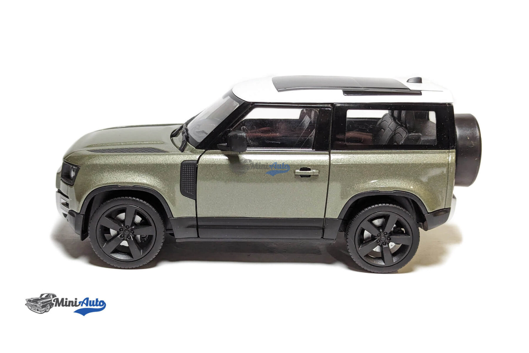 Land Rover Defender - 2020 - Light Green - Image 5