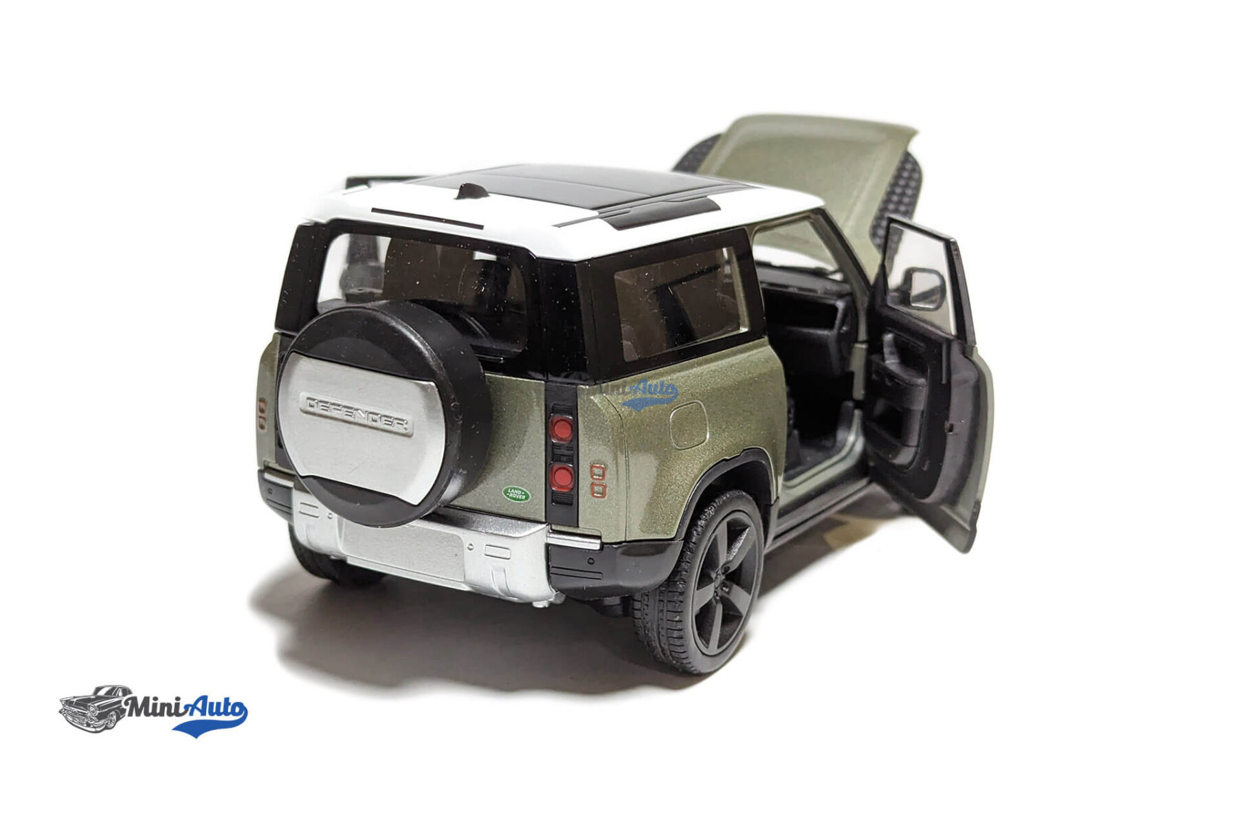 Land Rover Defender - 2020 - Light Green - Image 3