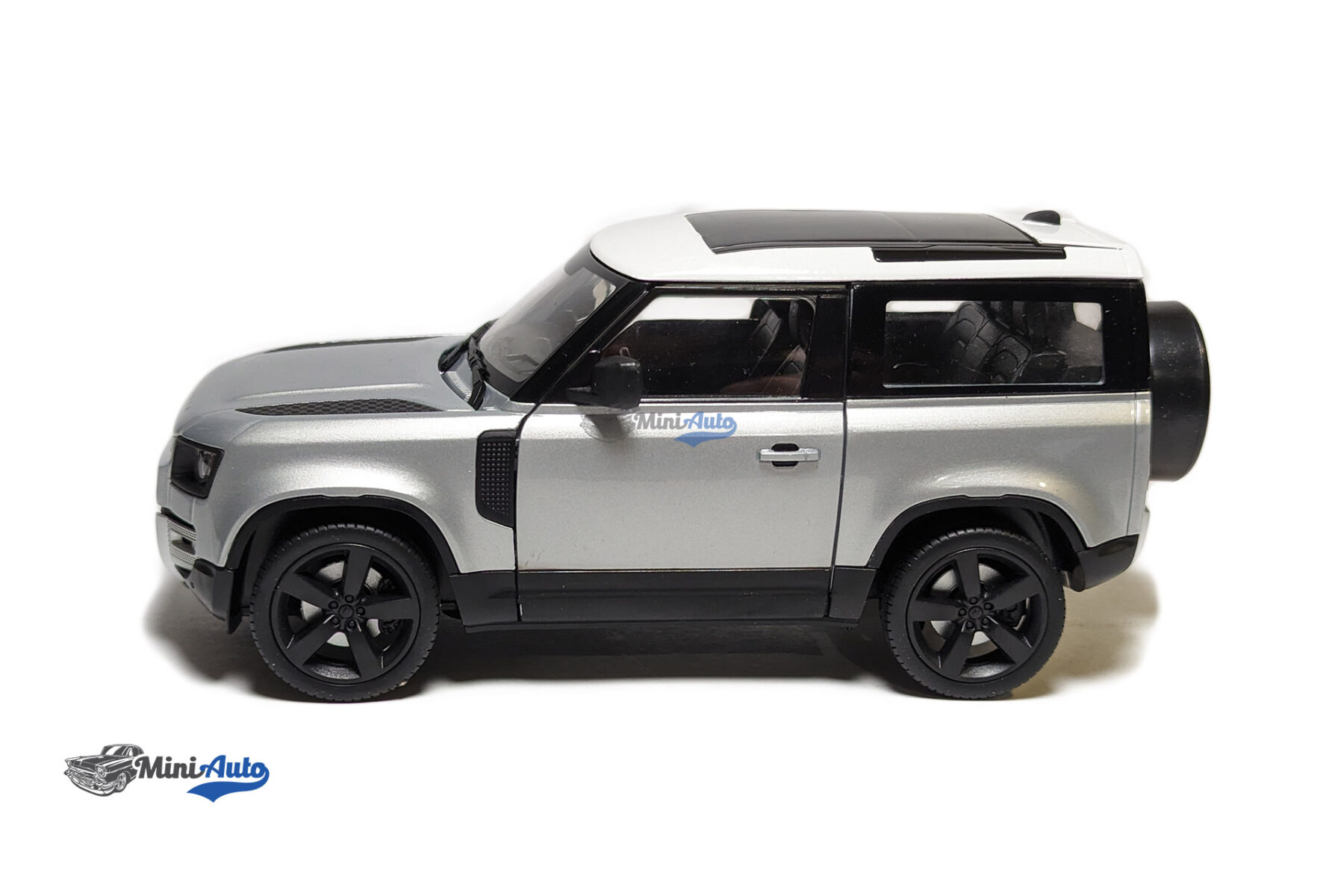 WEL24110WSILVER---Land-Rover-Defender---2020---Silver_3 Land Rover Defender - 2020 - Silver - Image 5