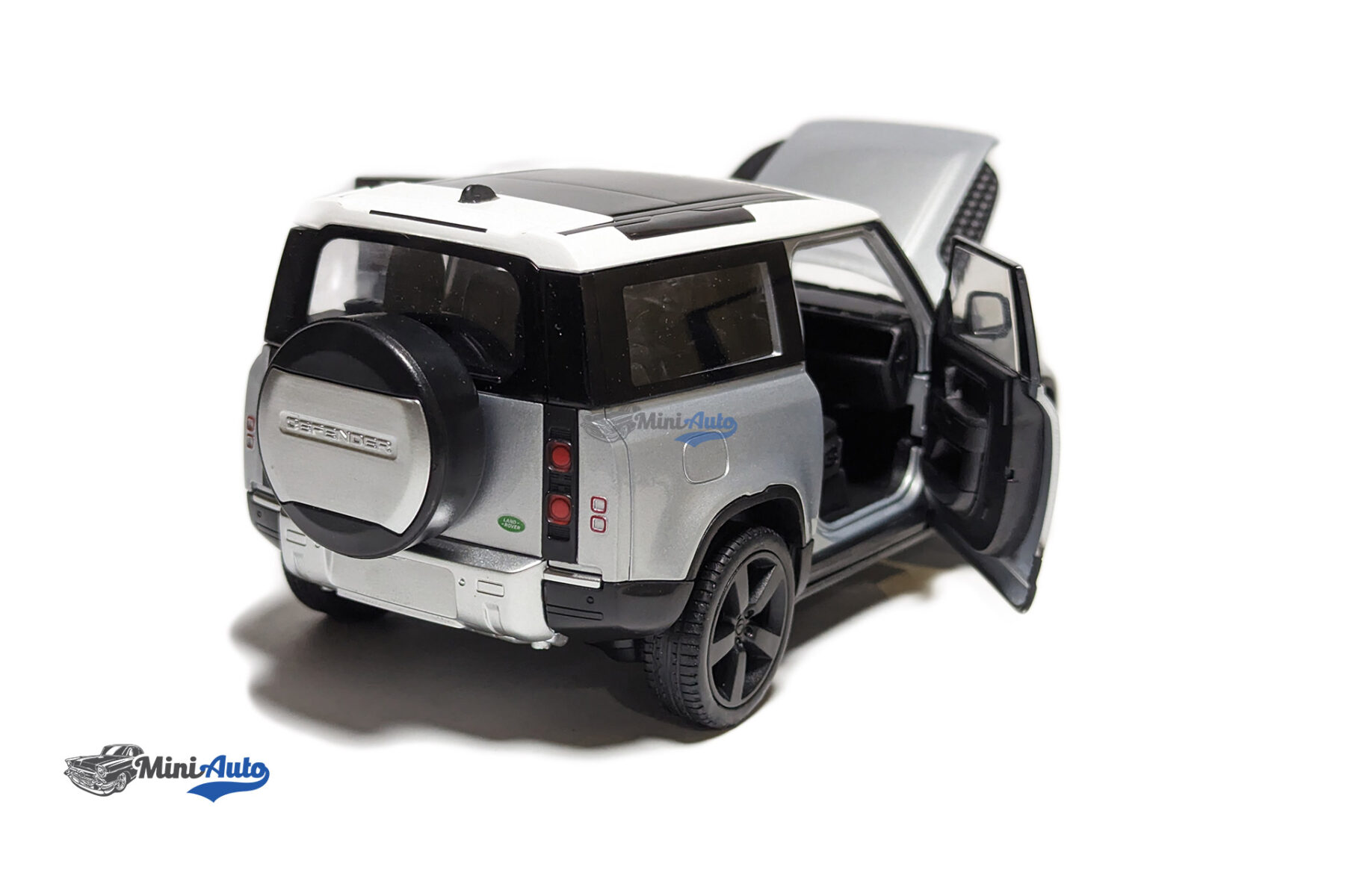 WEL24110WSILVER---Land-Rover-Defender---2020---Silver_5 Land Rover Defender - 2020 - Silver - Image 3