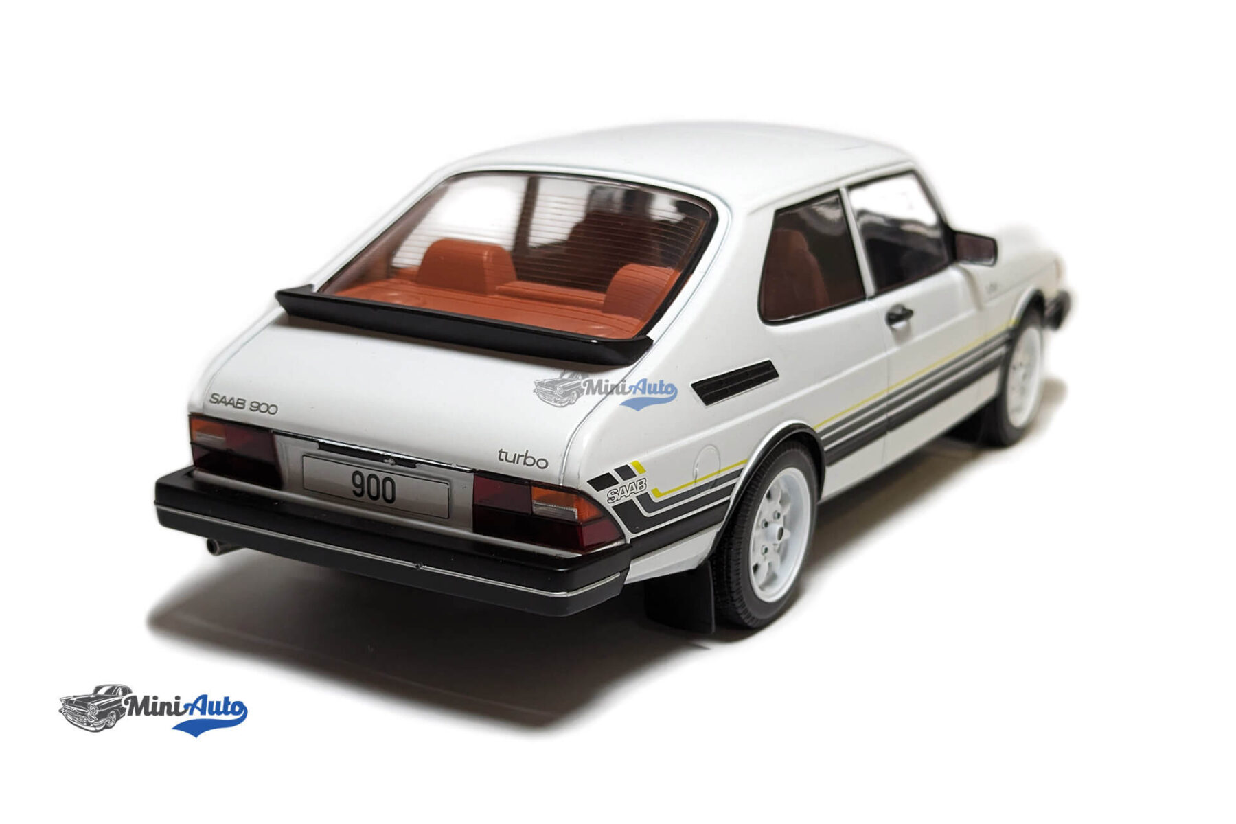 MCG18339---Saab-900-Turbo-1981---White_2 Saab 900 Turbo 1981 - White - Image 4