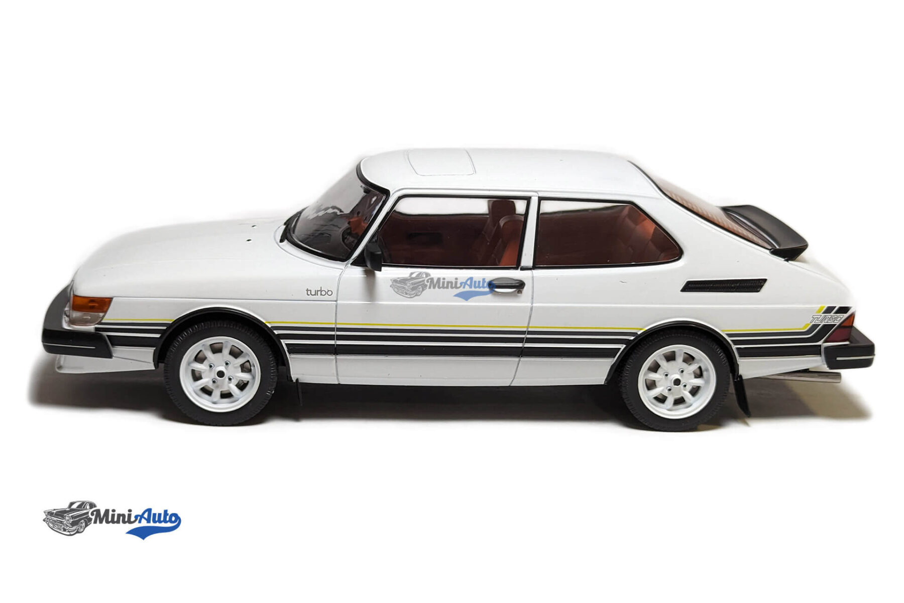 MCG18339---Saab-900-Turbo-1981---White_3 Saab 900 Turbo 1981 - White - Image 2
