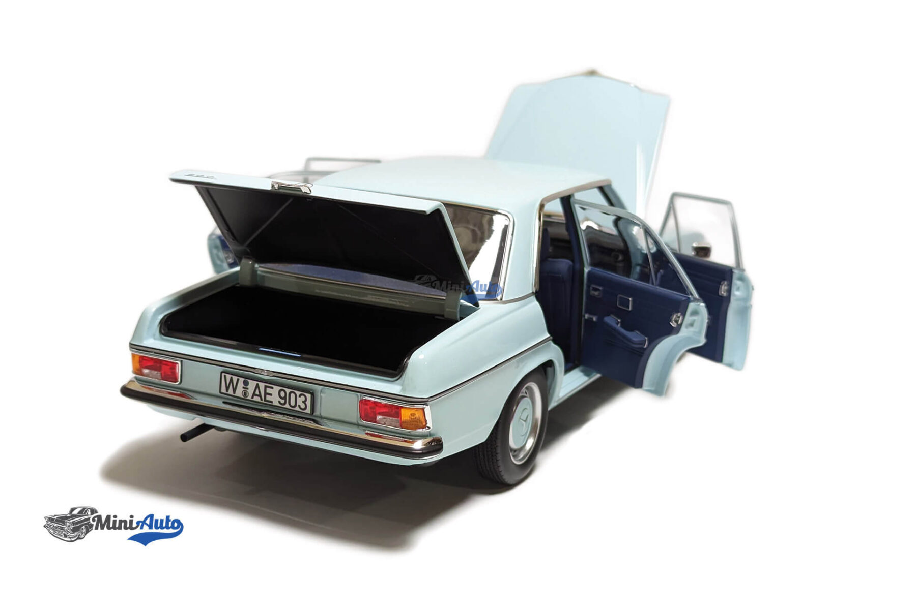 Mercedes-Benz 200 (W115) - 1968 - Light Blue - Image 3