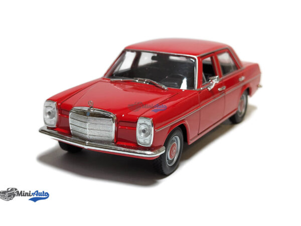 Mercedes-Benz 220(w115) 1968 - Red