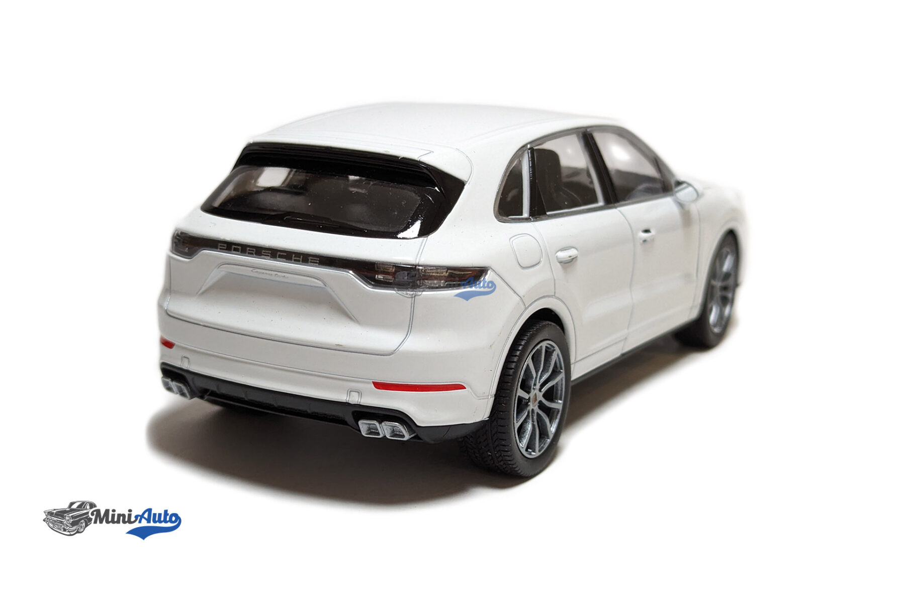 Porsche Cayenne Turbo - White - Image 5