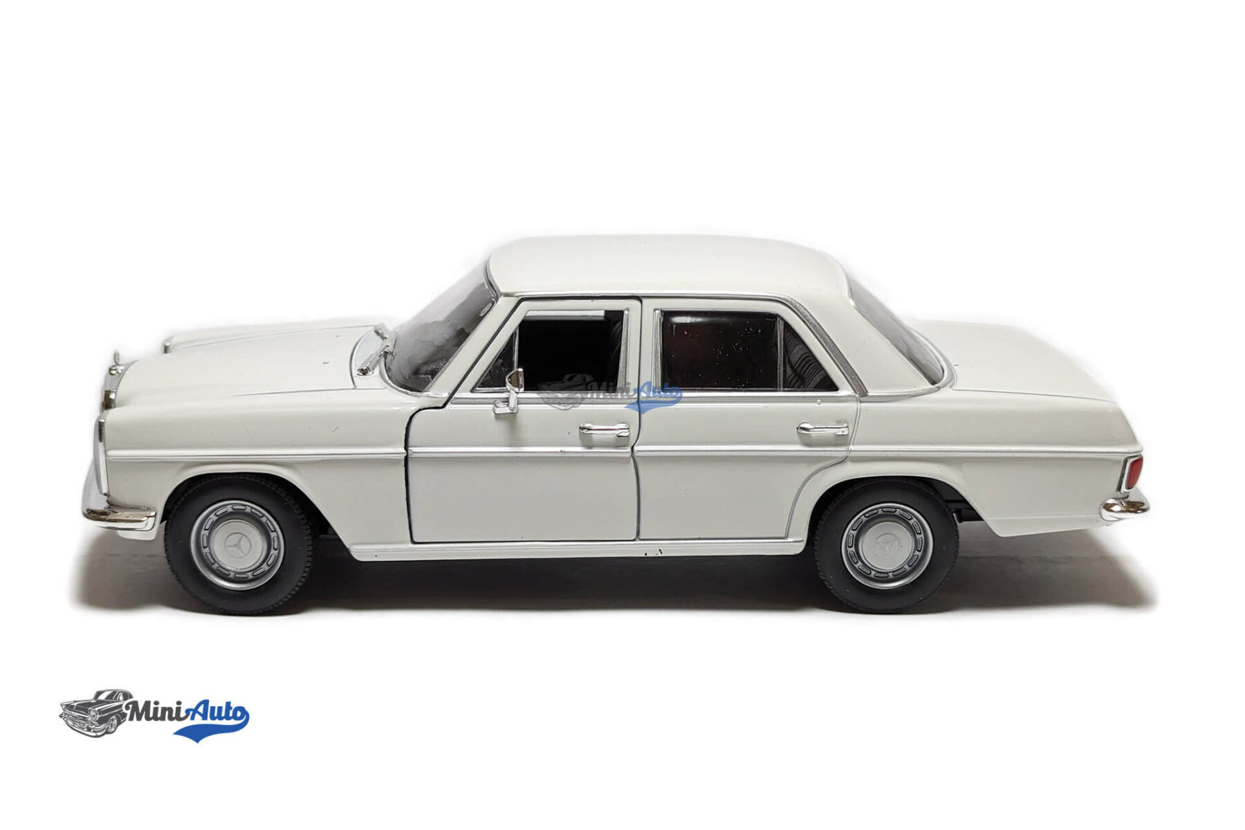 WEL24091CREAM240301---Mercedes-220-(W115)---1968---White_3 Mercedes 220 (W115) - 1968 - White - Image 6