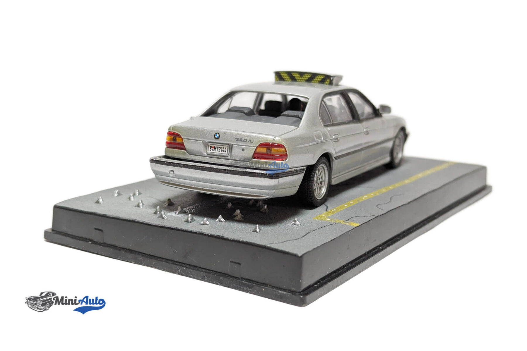 BMW 750i James Bond tomorrow never dies - Silver - Image 4