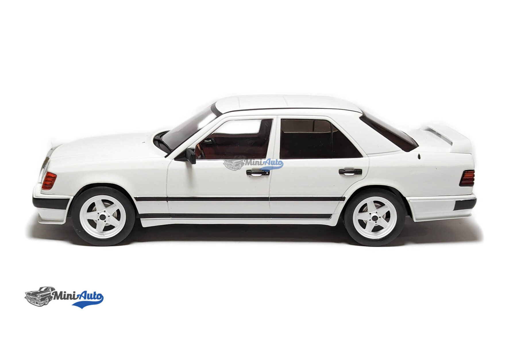 MCG18343---Mercedes-W124-Tuning---1990---White_3 Mercedes W124 Tuning - 1990 - White - Image 2