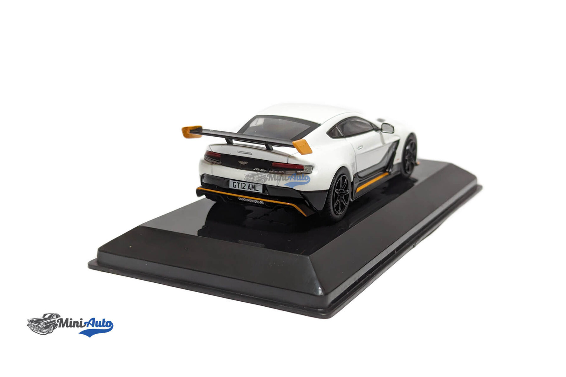 Aston Martin Vantage GT12 - 2015 - White - Image 4