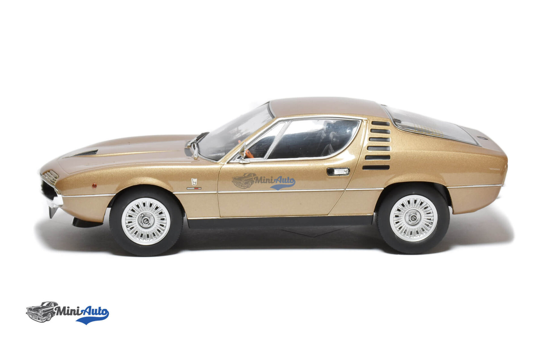 KKDC180386---Alfa-Romeo-Montreal---1970---Gold_3 Alfa Romeo Montreal - 1970 - Gold - Image 3