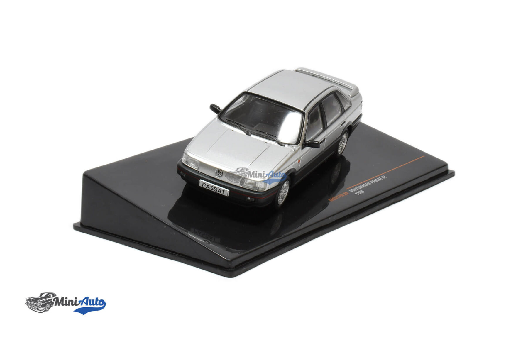 IXOCLC517N---Volkswagen-Passat-GT---1988---Silver_1 Volkswagen Passat GT - 1988 - Silver - Image 1